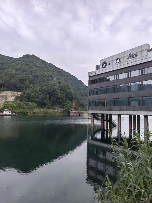 炎夏趣游大冰洞，杭州后花园梅城古镇，农夫山泉茶园工厂，36都摄影酒店——杭州房地产开发的文旅新格局
